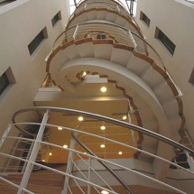 escaliers-circulaires-a-limons-centraux-pour-batiments-tertiaires-160680